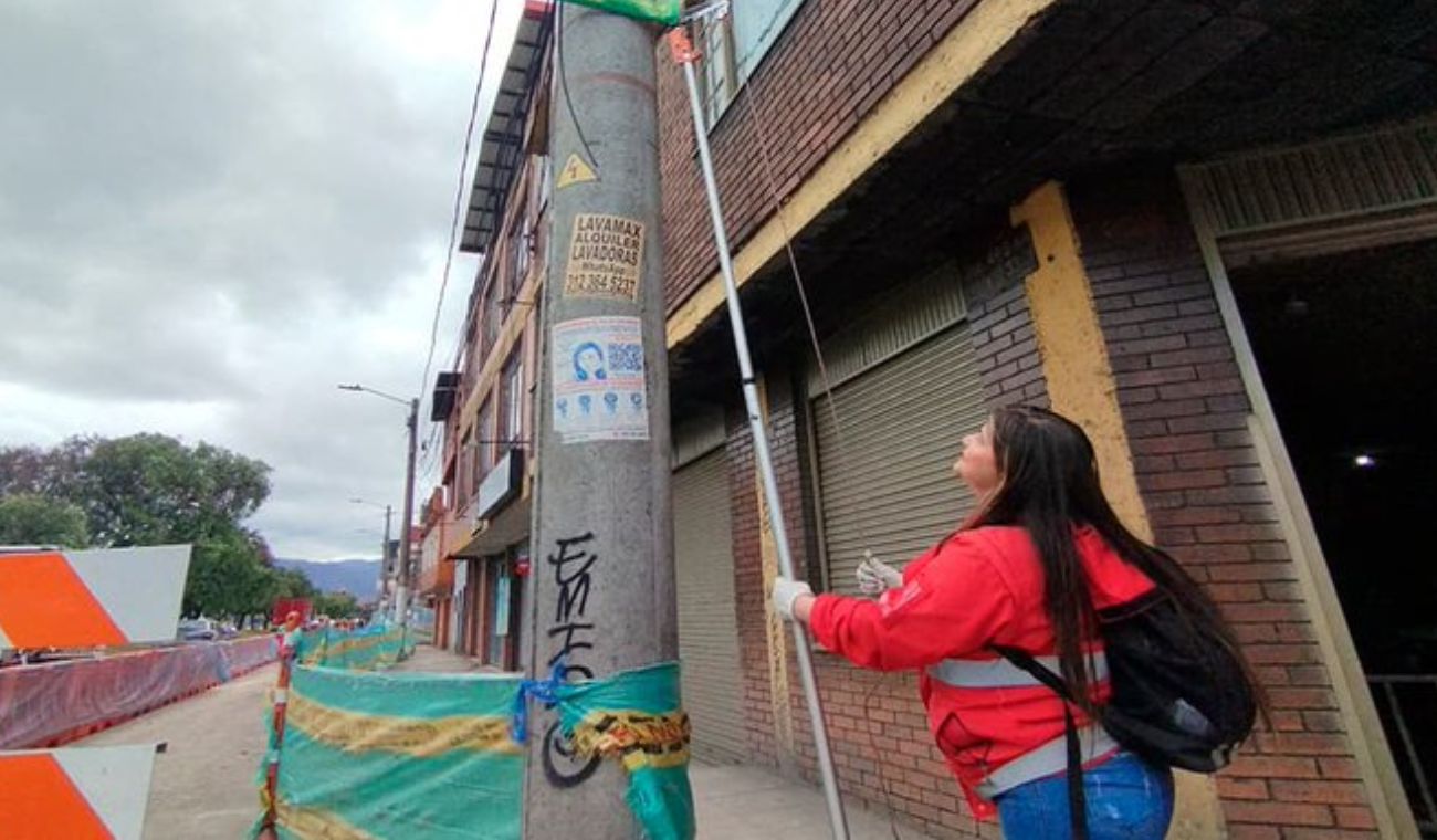 Distrito les mete mano a los postes de luz: barrios cambiarán su cara