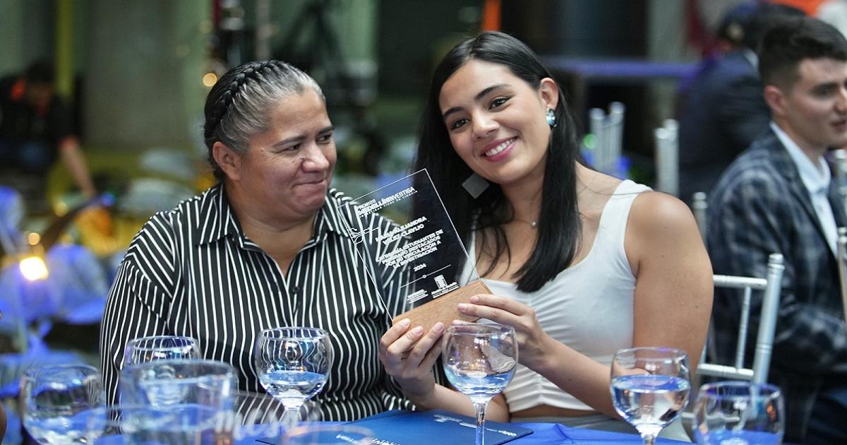 Noticias Medellín: Abierta convocatoria para los Premios Medellín Investiga