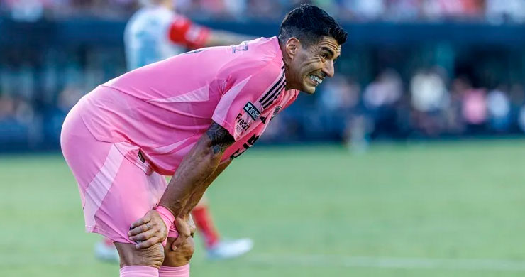 Luis Suárez escupe a un miembro del cuerpo técnico de Sounders en una tangana final