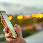 Qué significa que alguien siempre te responda los mensajes de Whatsapp al momento, según la psicología