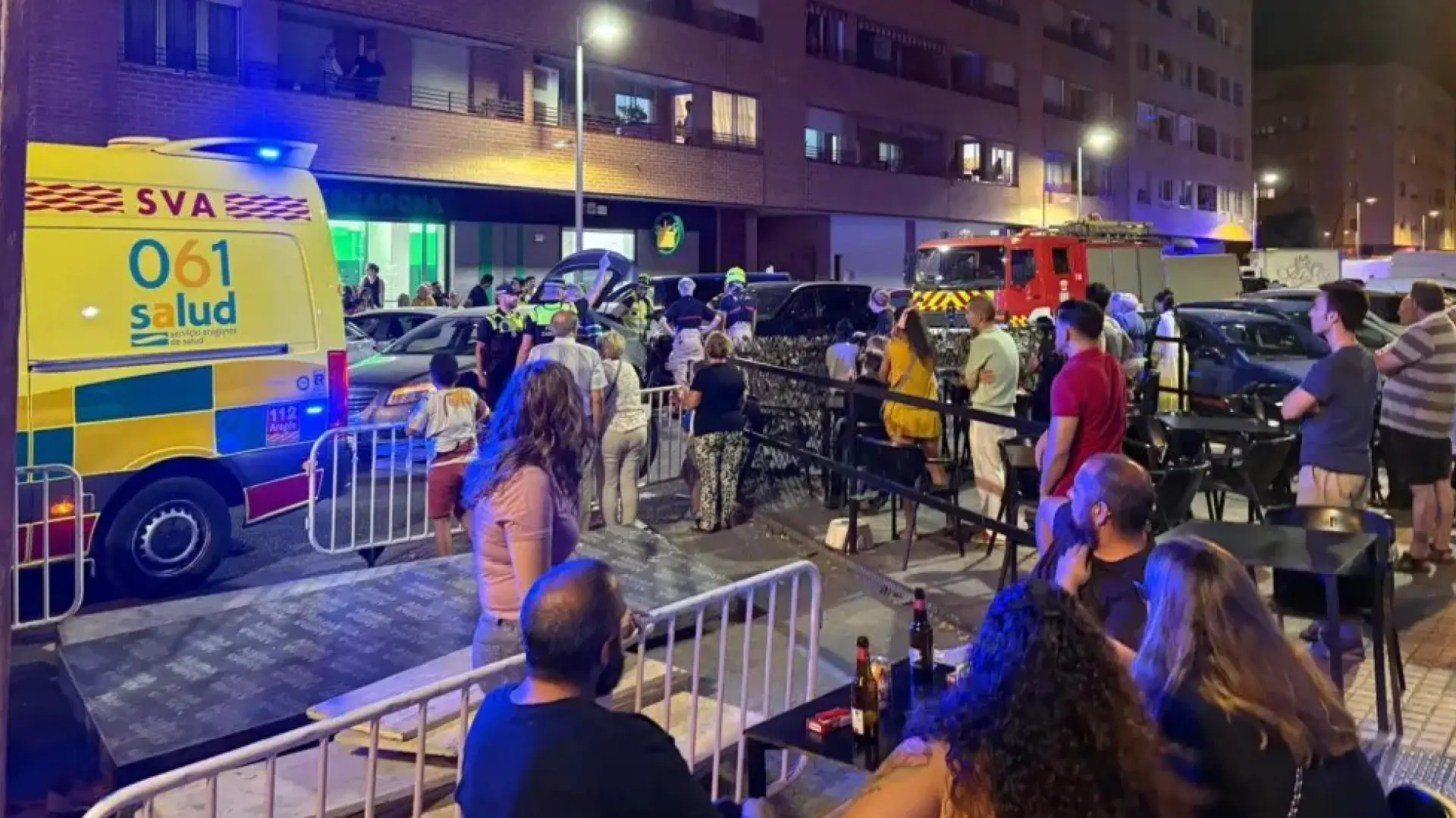 un coche arrolla a seis personas, que han sido trasladadas al hospital un coche arrolla a seis personas, que han sido trasladadas al hospital