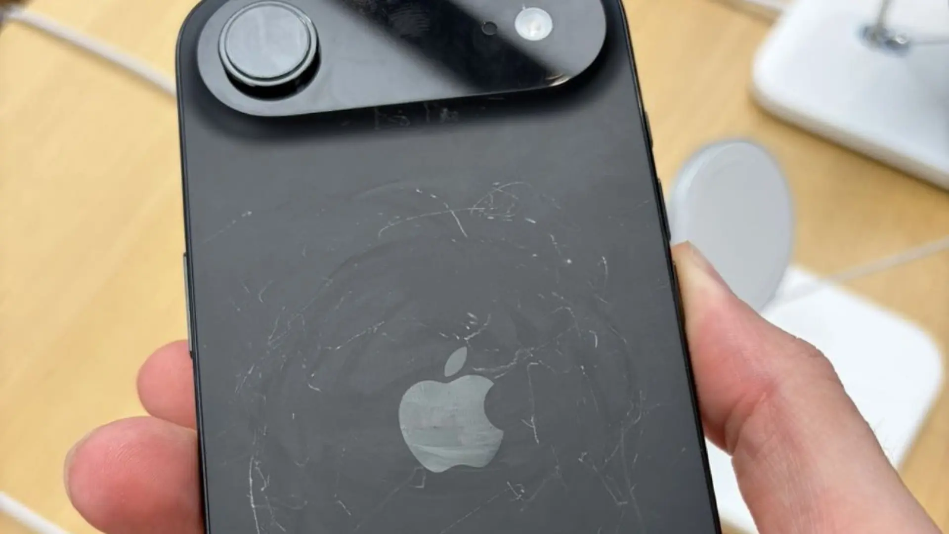 usuarios reclaman que se rayan con facilidad