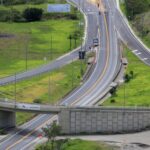 Deslizamiento pone en jaque vía al Llano: autoridades atienden emergencia