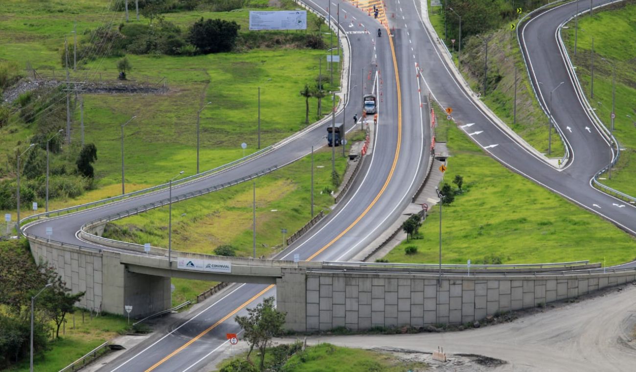 Deslizamiento pone en jaque vía al Llano: autoridades atienden emergencia Deslizamiento pone en jaque vía al Llano: autoridades atienden emergencia