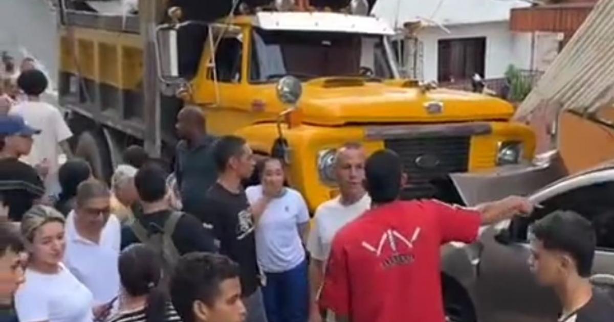 Noticias Medellín: Una volqueta sin frenos casi provoca una tragedia