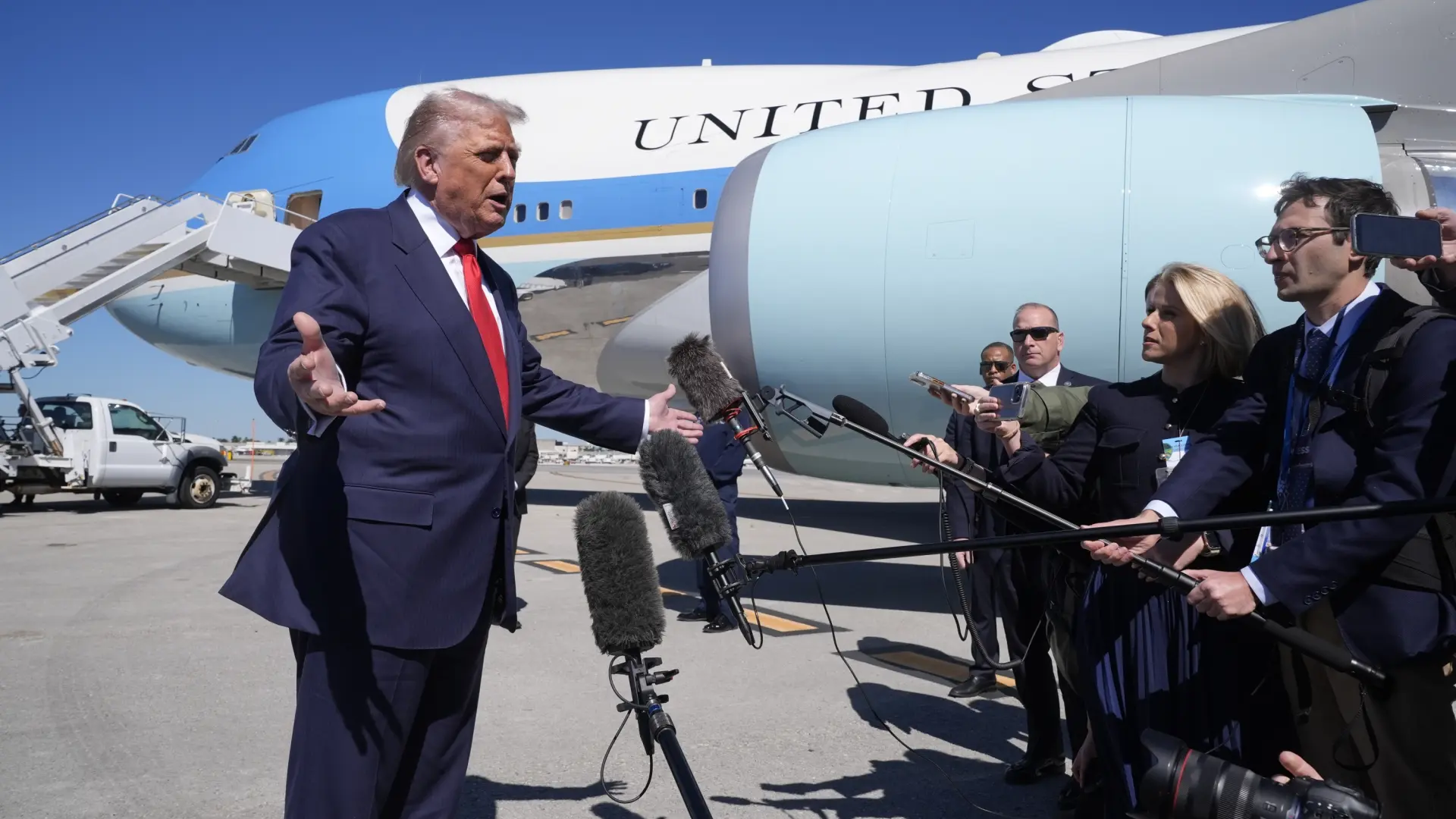 Donald Trump insiste en que EEUU hará tests nucleares «muy pronto» pero no aclara de qué tipo Donald Trump insiste en que EEUU hará tests nucleares «muy pronto» pero no aclara de qué tipo