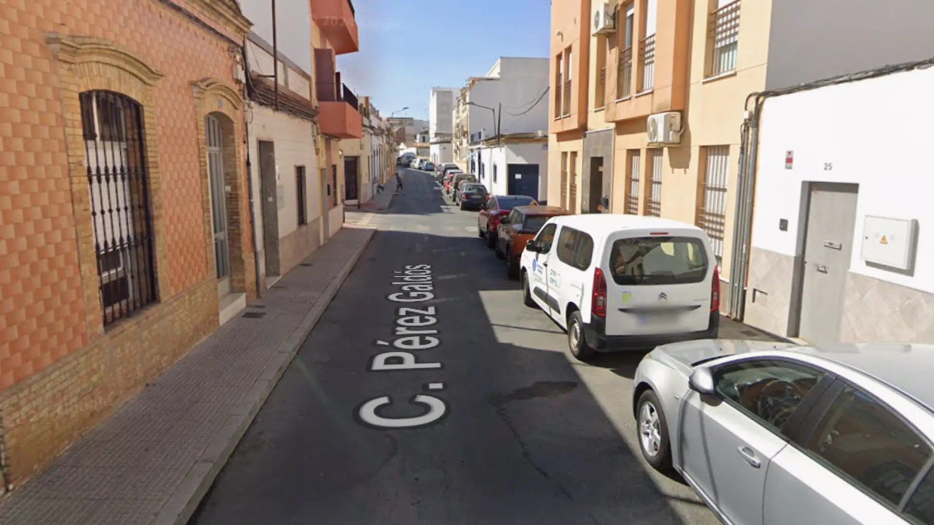 Dos jóvenes apuñalan a un hombre que conducía en Huelva tras una pelea por haber roto su retrovisor Dos jóvenes apuñalan a un hombre que conducía en Huelva tras una pelea por haber roto su retrovisor