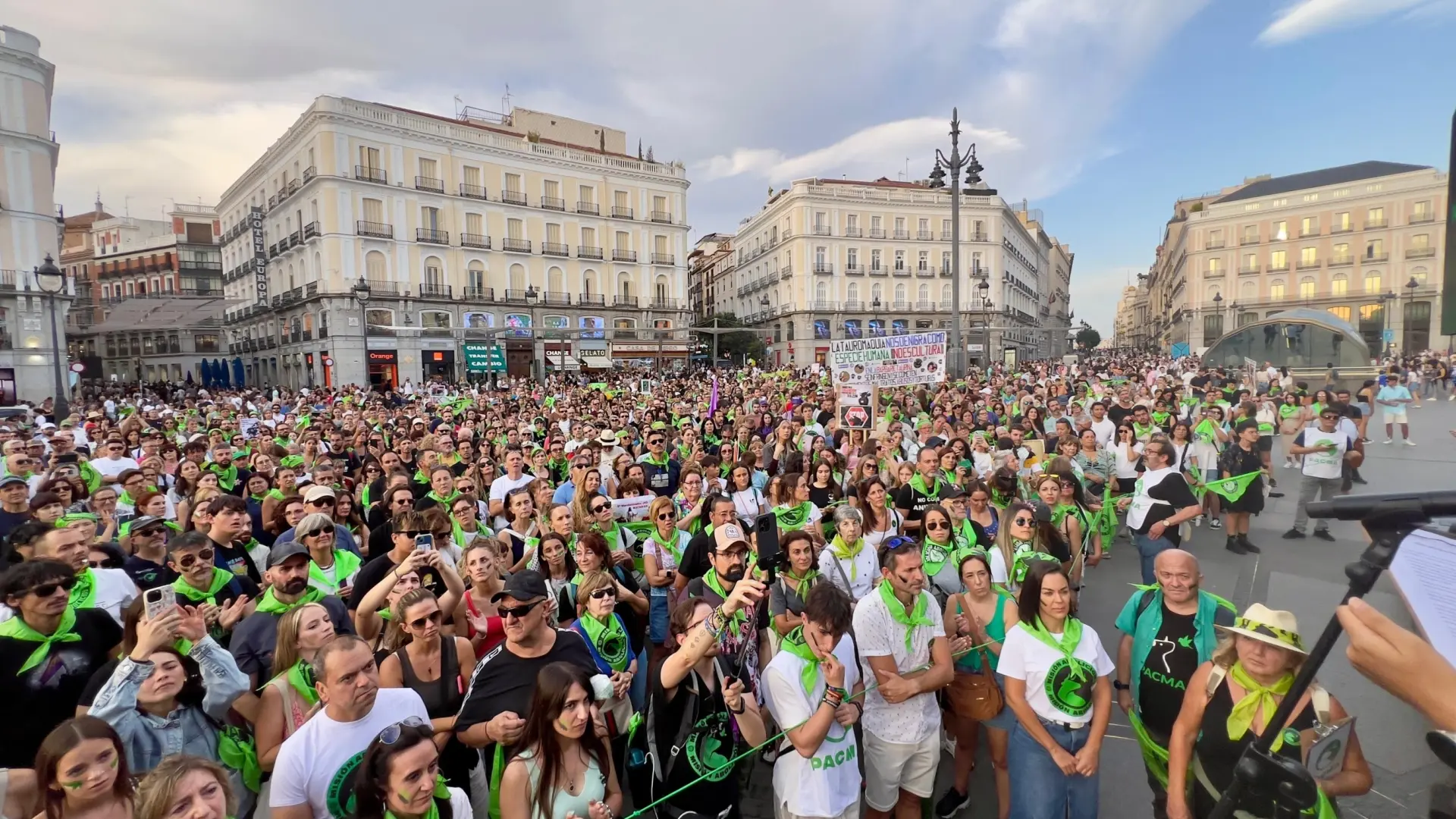 El Congreso rechaza la iniciativa a favor de retirar la protección a la tauromaquia tras la abstención del PSOE y el ‘no’ de PP y Vox El Congreso rechaza la iniciativa a favor de retirar la protección a la tauromaquia tras la abstención del PSOE y el ‘no’ de PP y Vox