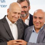 El ex primer ministro de Israel Ehud Olmert defiende en La Toja la solución de los dos Estados