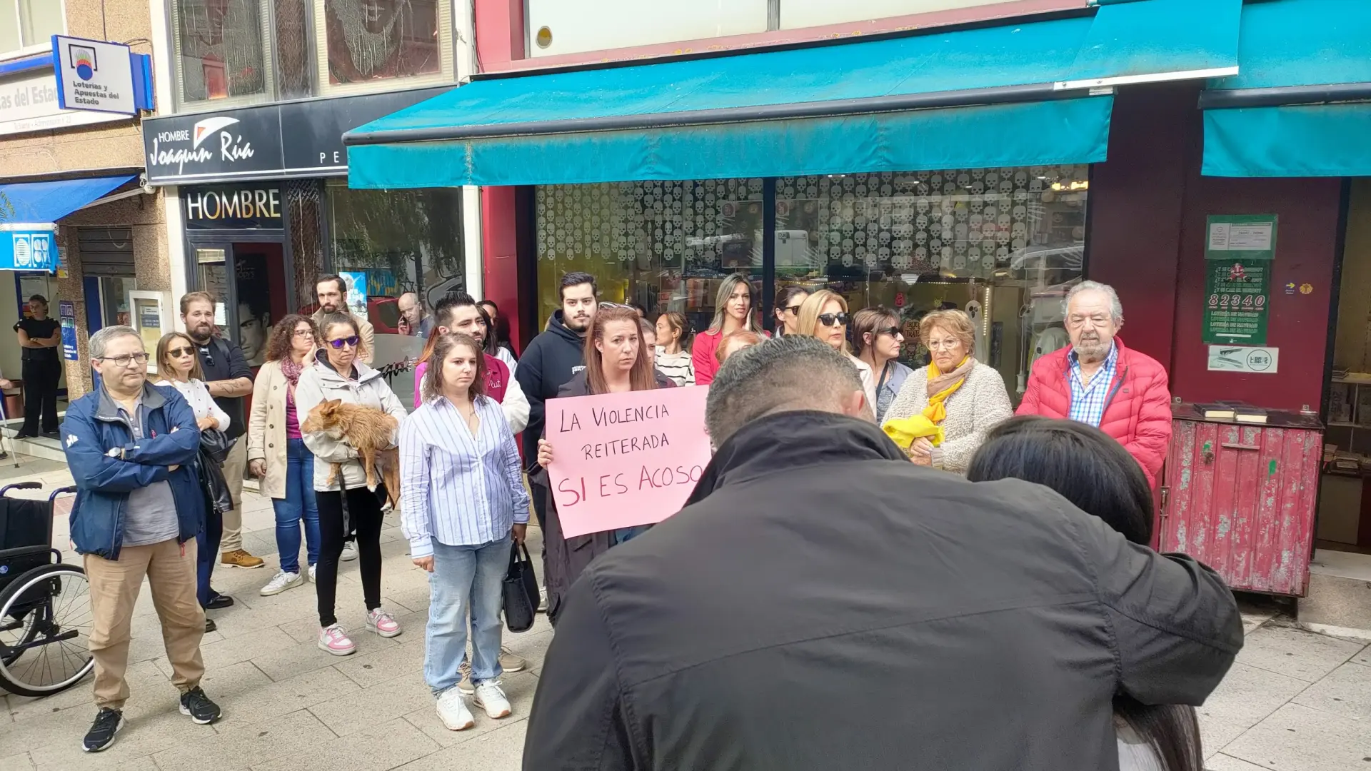 La familia que denunció acoso a su hija en un colegio de Vigo exige responsabilidades La familia que denunció acoso a su hija en un colegio de Vigo exige responsabilidades