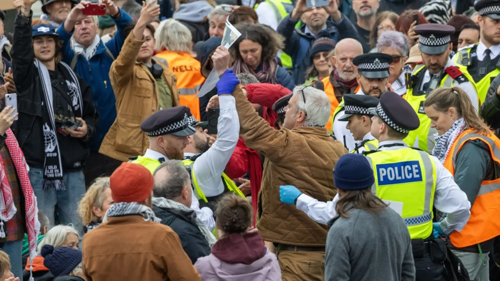 Reino Unido restringe las manifestaciones después de casi 500 arrestos en la última protesta propalestina de Londres