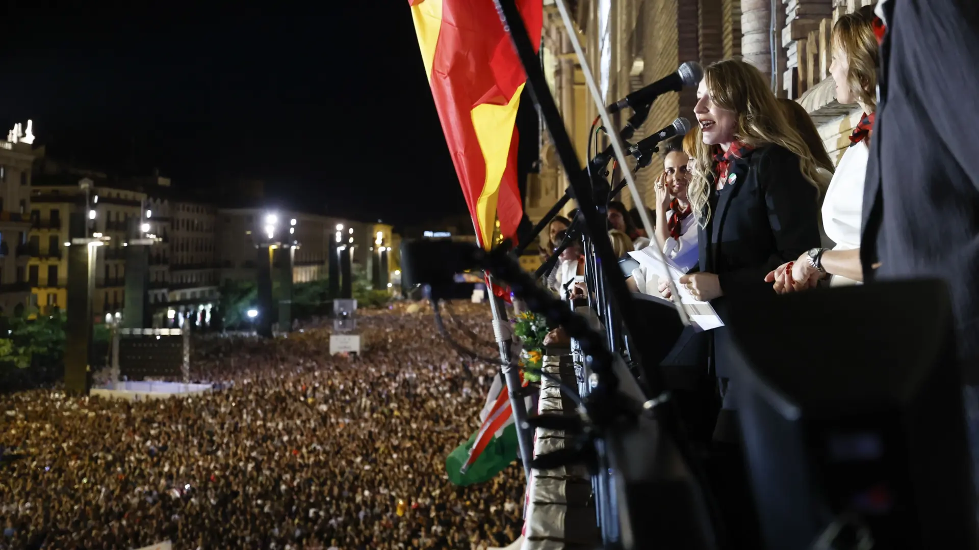 Zaragoza vibra en algarabía con un pregón de cine para abrir las Fiestas del Pilar 2025