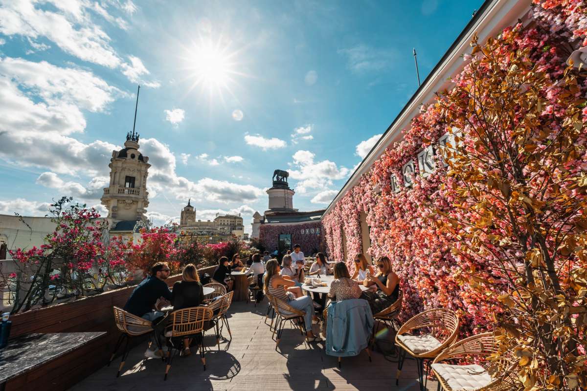 El sitio en Gran Vía donde puedes comer tapas a la brasa y cócteles de autor con vistas de lujo por menos de 25 euros El sitio en Gran Vía donde puedes comer tapas a la brasa y cócteles de autor con vistas de lujo por menos de 25 euros