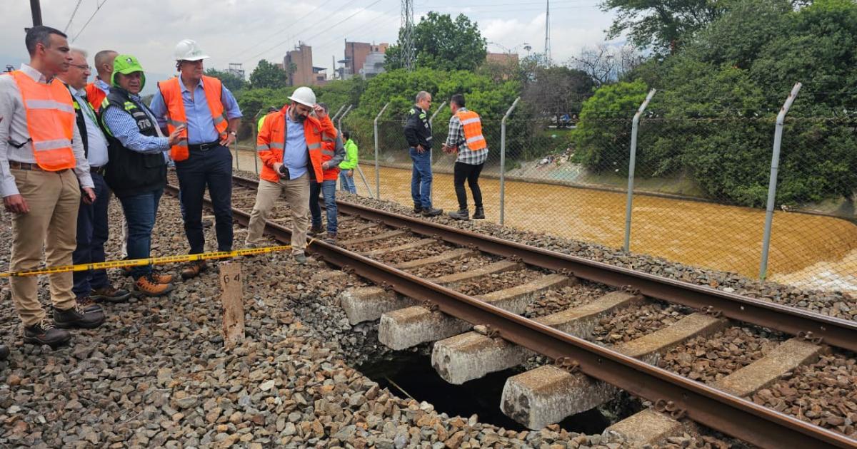 Noticias Medellín: El hueco que tiene incomunicado el Metro de Medellín Noticias Medellín: El hueco que tiene incomunicado el Metro de Medellín