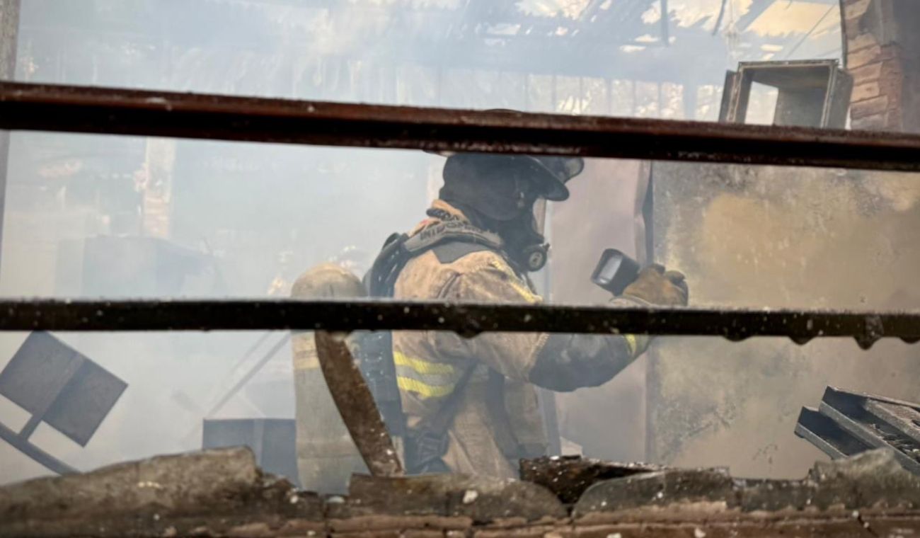 Incendio en el colegio Don Bosco: bomberos lucharon con llamas enfurecidas Incendio en el colegio Don Bosco: bomberos lucharon con llamas enfurecidas