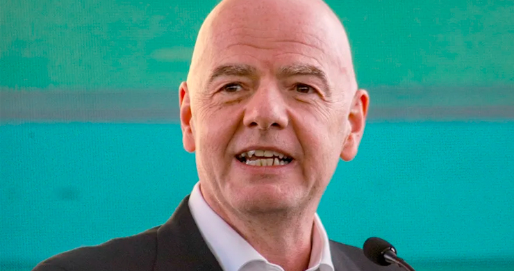 Infantino promete «traer un mundial» a Bolivia durante su visita a La Paz