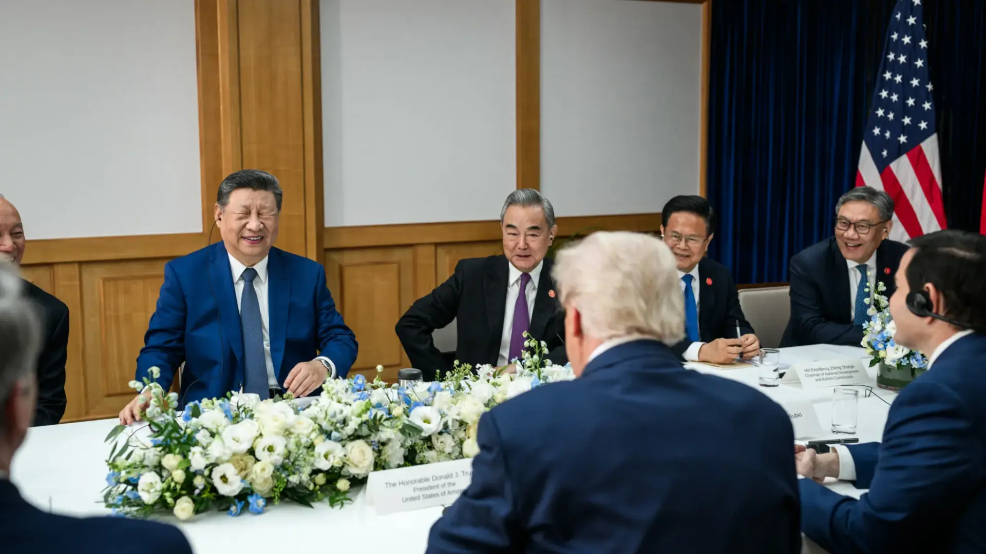 la Casa Blanca muestra a Xi riéndose con Trump durante su encuentro