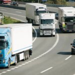 la carretera que limita esta maniobra en determinadas circunstancias