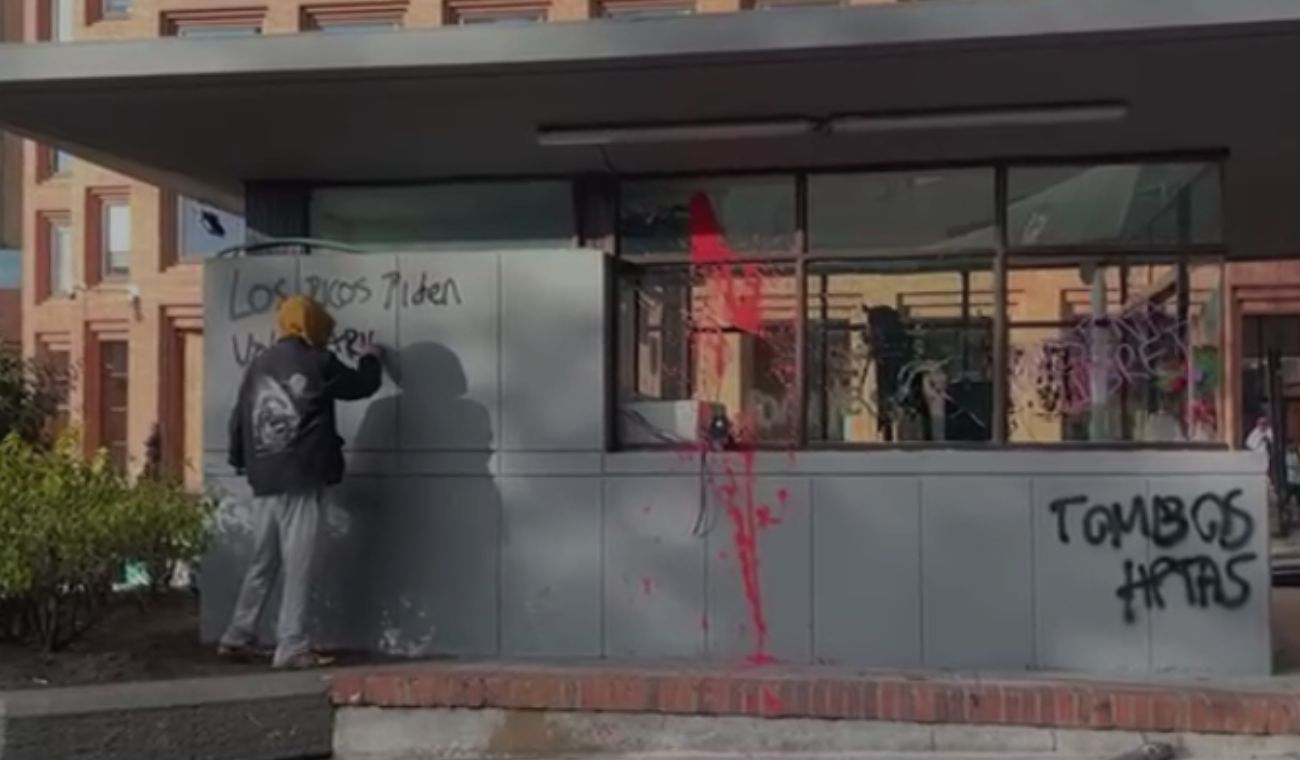 Manifestantes atacan el CAI en Chapinero: habitantes están con miedo