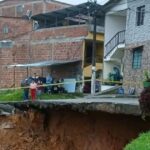 Noticias Antioquia: Desprendimiento de tierra tiene en riesgo 20 viviendas
