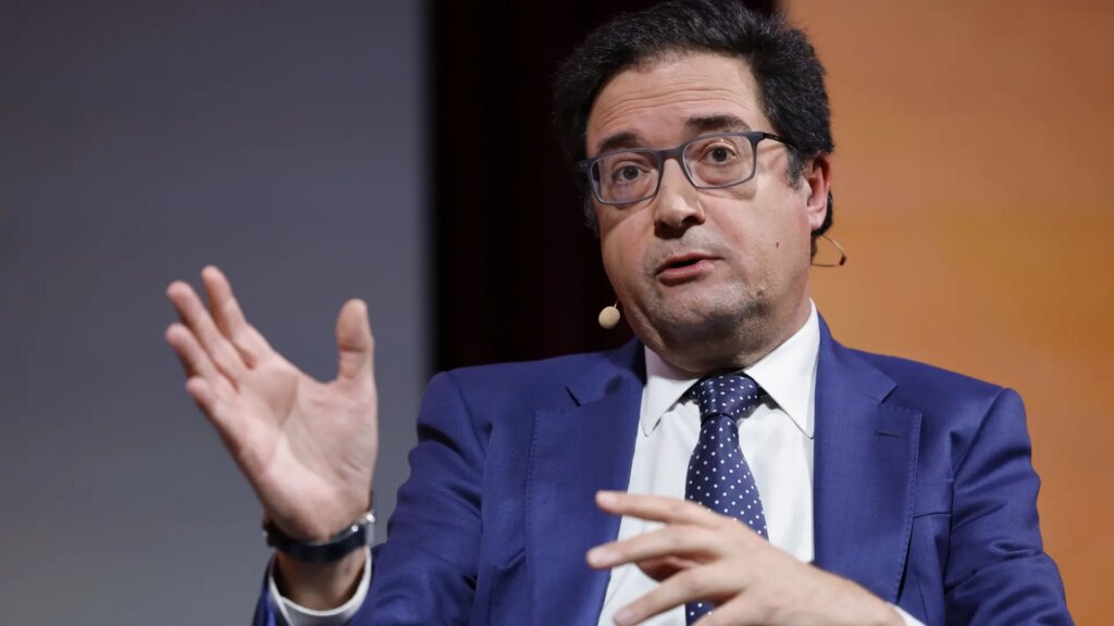 El Gobierno y los sindicatos cierran un acuerdo para que el sueldo de los funcionarios suba un 11% hasta 2028 El Gobierno y los sindicatos cierran un acuerdo para que el sueldo de los funcionarios suba un 11% hasta 2028