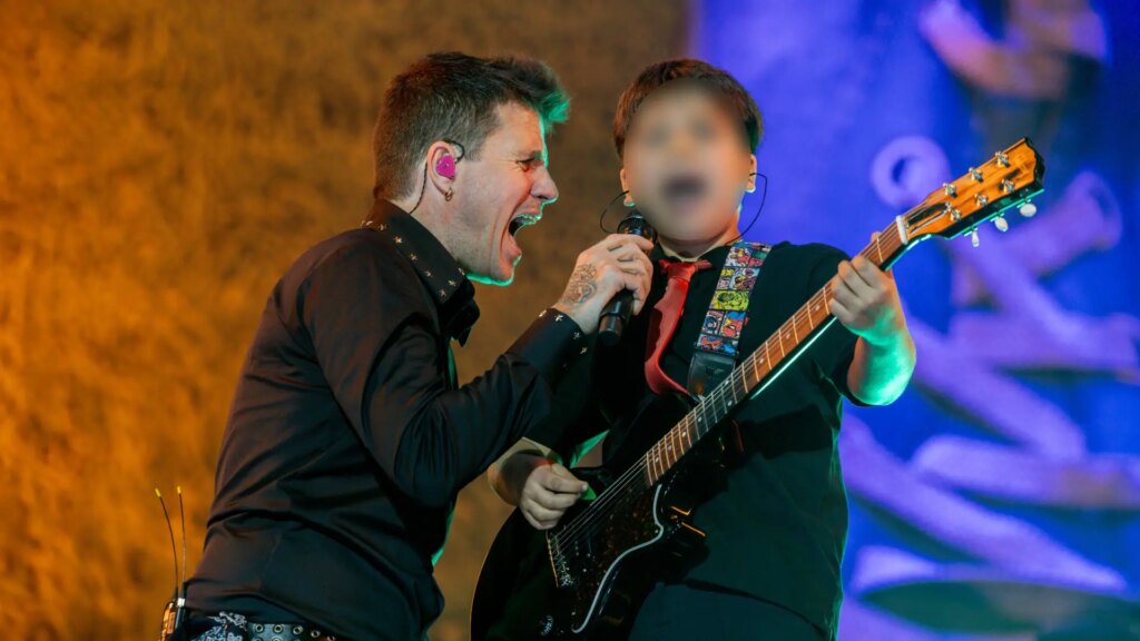 El emotivo gesto de Dani Martín en su concierto con Oli, el hijo de Rulo, cinco meses después de la muerte de su hermano pequeño El emotivo gesto de Dani Martín en su concierto con Oli, el hijo de Rulo, cinco meses después de la muerte de su hermano pequeño