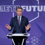 Feijóo plantea exigir la verificación de edad digital y bloquear la geolocalización por defecto en ‘apps’ a las que accedan menores Feijóo plantea exigir la verificación de edad digital y bloquear la geolocalización por defecto en ‘apps’ a las que accedan menores