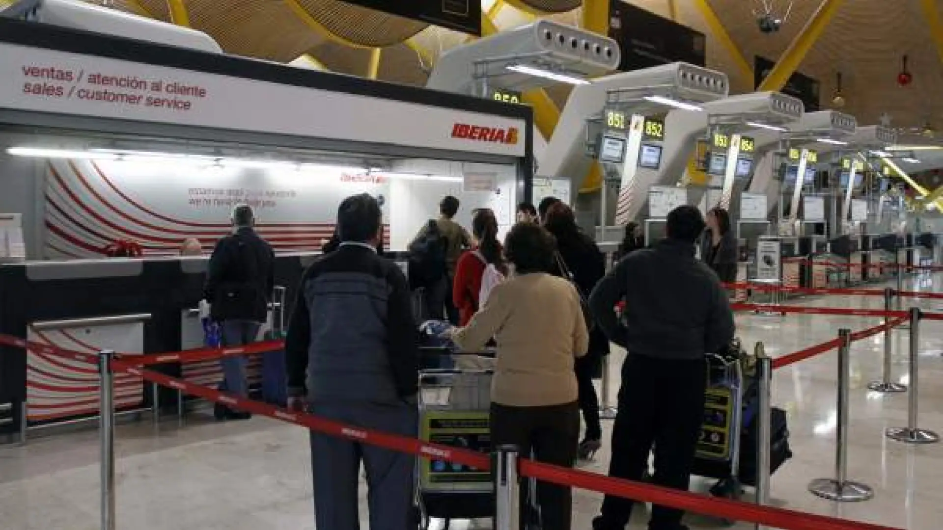 Iberia trabaja para realizar los «cambios necesarios» tras el aviso de Airbus y no prevé cancelaciones este sábado Iberia trabaja para realizar los «cambios necesarios» tras el aviso de Airbus y no prevé cancelaciones este sábado