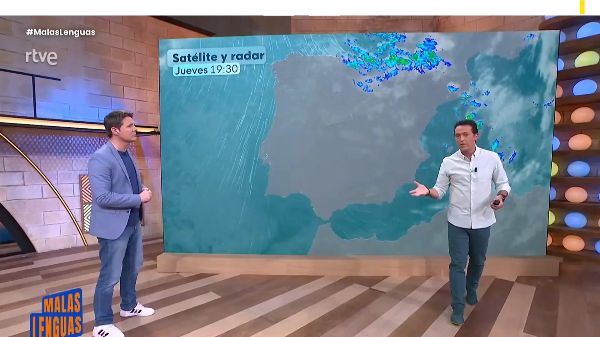 Jacob Petrus visita ‘Malas lenguas’ para hablar de las previsiones meteorológicas: «Llegan nevadas» Jacob Petrus visita ‘Malas lenguas’ para hablar de las previsiones meteorológicas: «Llegan nevadas»