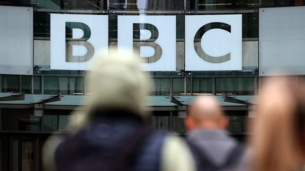 La BBC se disculpa con Trump por la edición de su discurso del día del asalto al Capitolio, pero se niega a pagar una indemnización