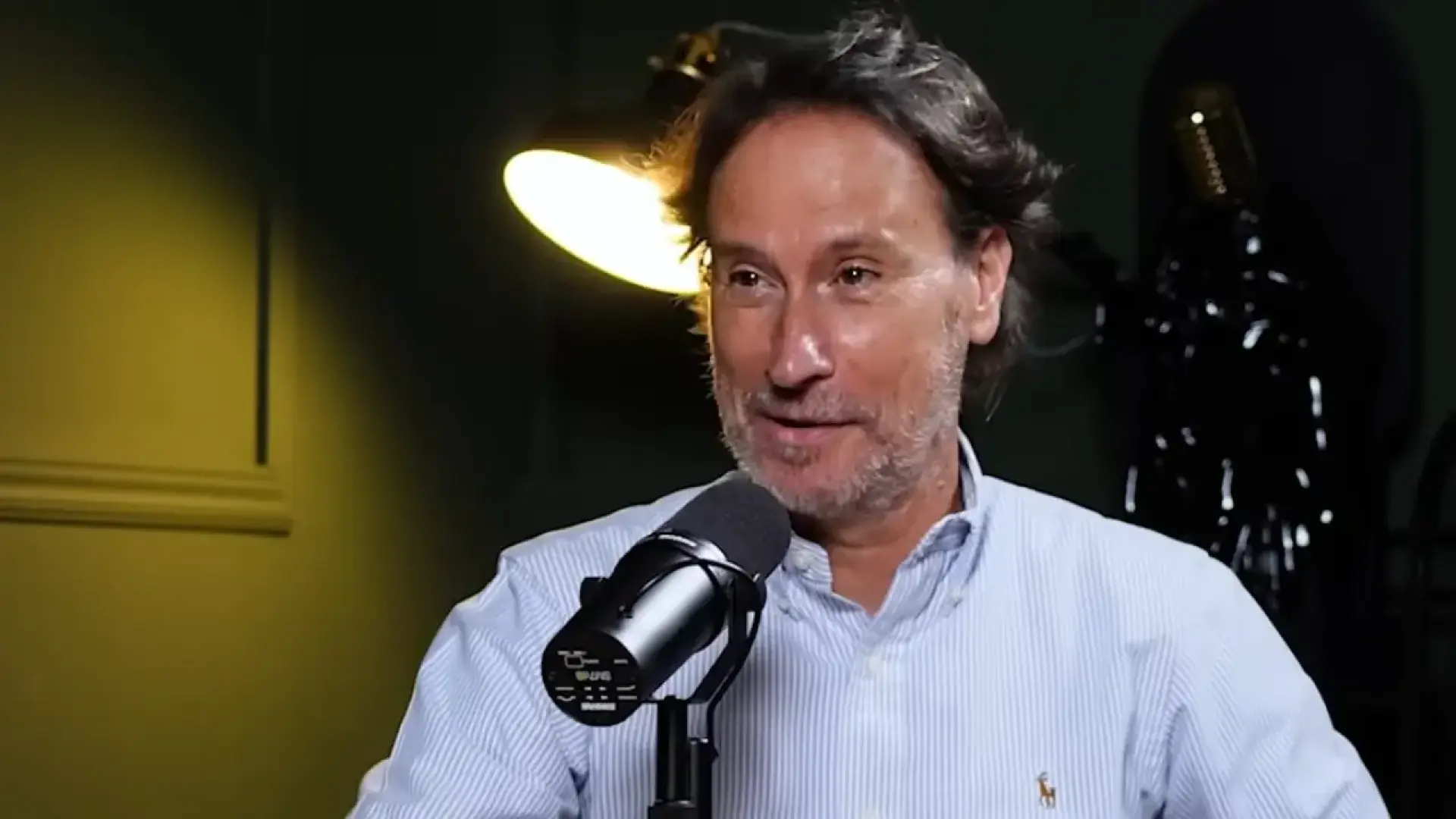 «La unidad familiar ha dejado de compartir tiempo. Los hogares se han convertido en pensiones con habitaciones privadas»