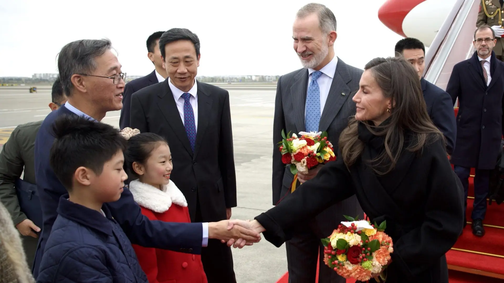 Los reyes se reunirán este martes con Xi Jinping en Pekín tras ser recibidos con honores en Chengdú Los reyes se reunirán este martes con Xi Jinping en Pekín tras ser recibidos con honores en Chengdú