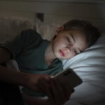Los neurólogos alertan del aumento de niños con síntomas similares al autismo por el abuso de pantallas