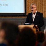 «No puede depender de ciclos políticos»