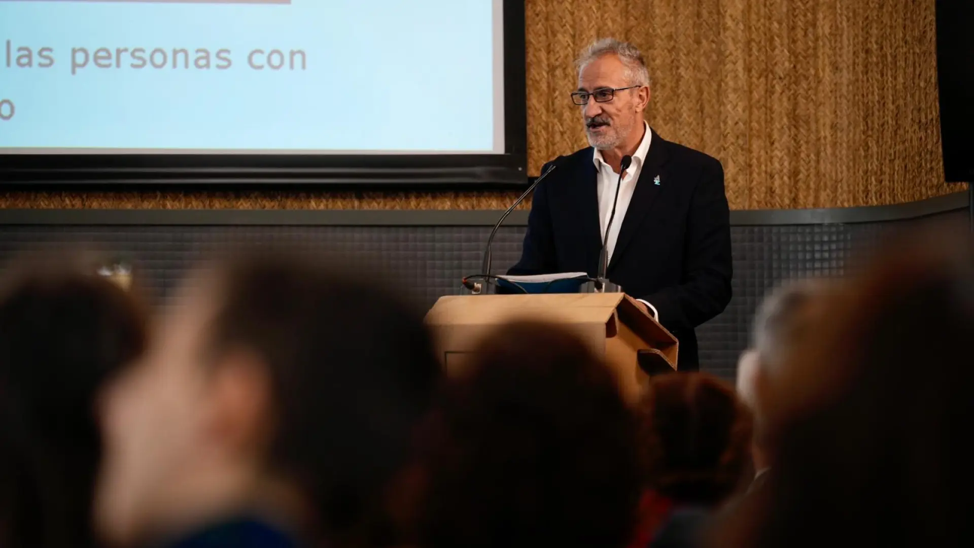 «No puede depender de ciclos políticos»