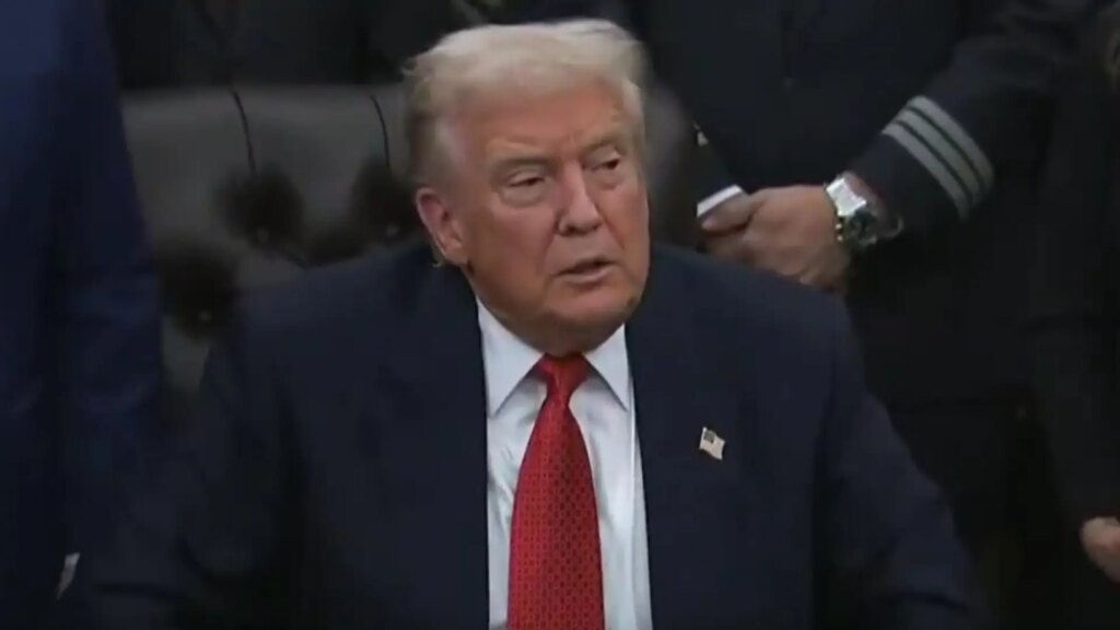Trump se niega a responder a las preguntas sobre Epstein y termina de forma abrupta la rueda de prensa tras firmar el fin del cierre Trump se niega a responder a las preguntas sobre Epstein y termina de forma abrupta la rueda de prensa tras firmar el fin del cierre