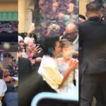 Un fan asalta a Ariana Grande en Singapur y su compañera de ‘Wiked’, Cynthia Erivo la defiende a empujones