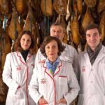 Entre bellotas y trufas: la nueva vida del ibérico que llevó a una familia salmantina hasta Londres