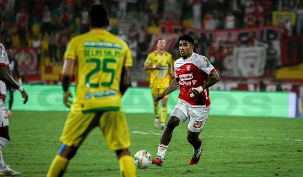 Bucaramanga volvió a vacunar Santa Fe: ‘El león’ arrancó mal las finales Bucaramanga volvió a vacunar Santa Fe: ‘El león’ arrancó mal las finales
