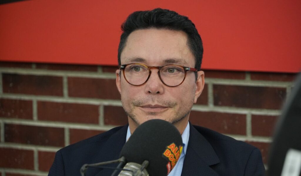 Carlos Caicedo: «A este país hay que dotarlo de una nueva constitución» Carlos Caicedo: «A este país hay que dotarlo de una nueva constitución»