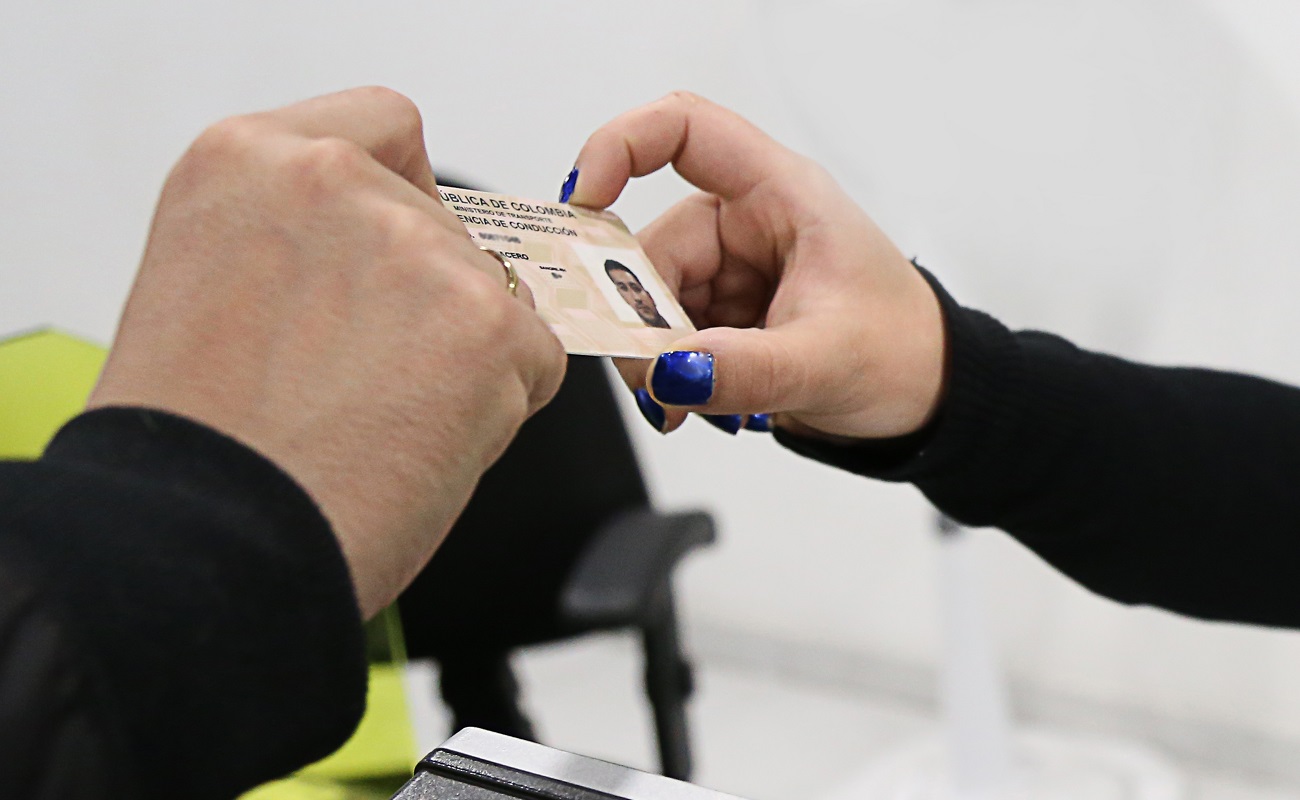 Cómo identificar escuela de conducción legítima; pase puede salir falso