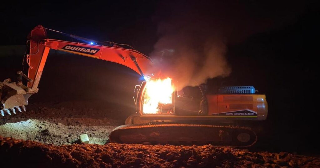 Noticias Antioquia: Ejército destruyó maquinaria utilizada para minería Noticias Antioquia: Ejército destruyó maquinaria utilizada para minería