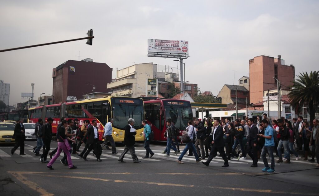 Multas de tránsito a peatones; motivos por los que pueden ponerle parte Multas de tránsito a peatones; motivos por los que pueden ponerle parte