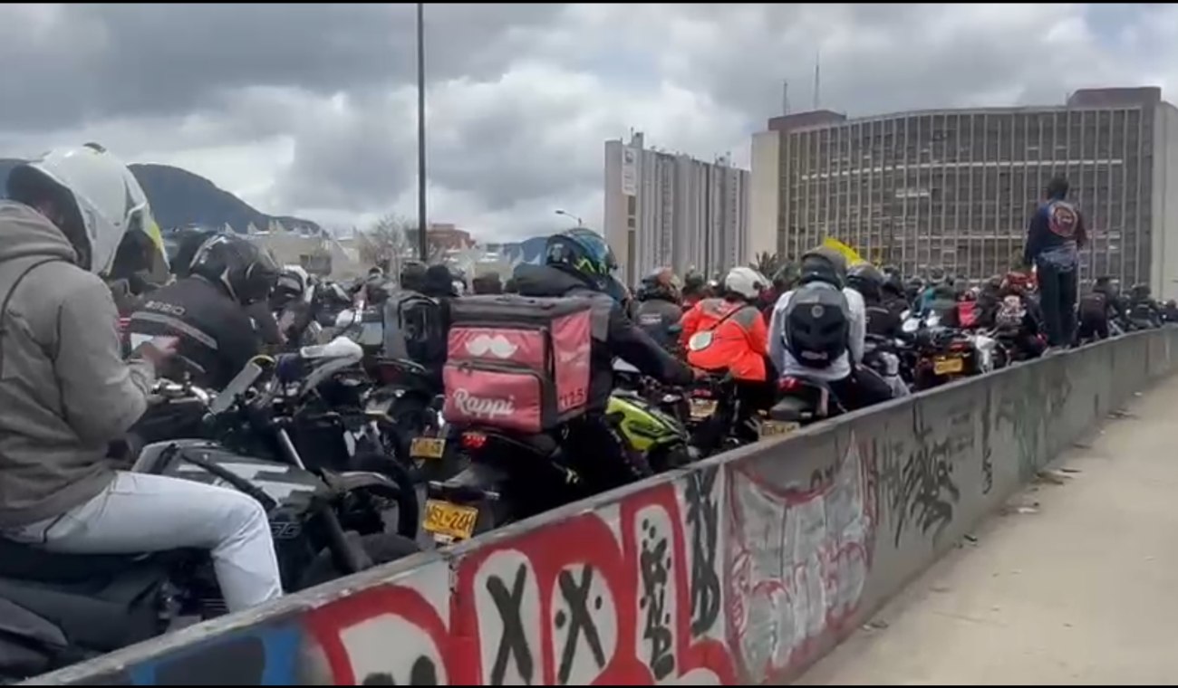 Caos por movilización en la NQS: Motociclistas se salieron de los chiros