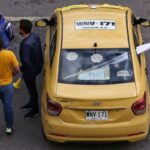 Taxista terminó agredido por exigir lavada a pasajera que se le vomitó
