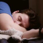 Qué significa soñar que te caes al vacío, según la psicología