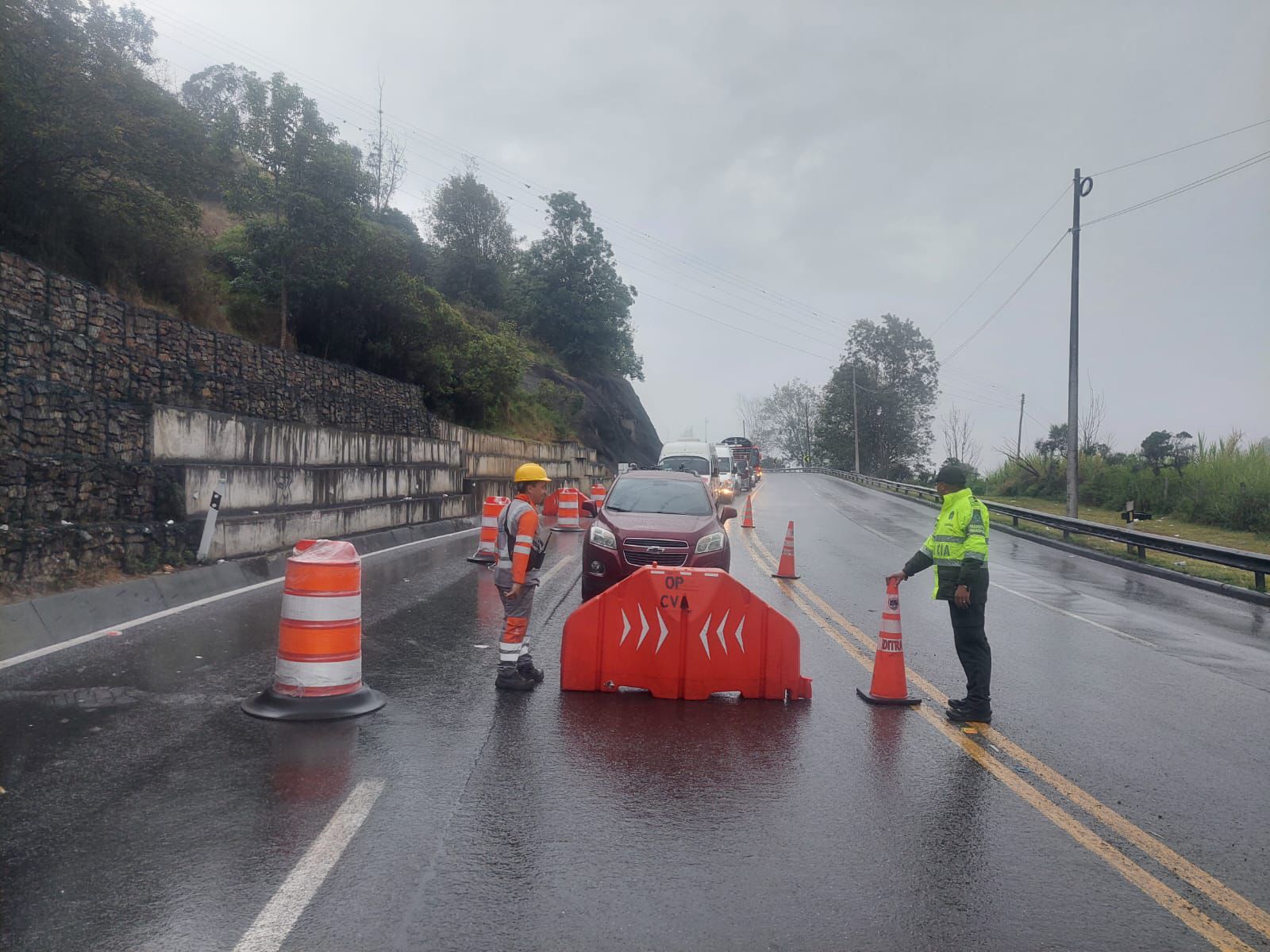 Vía al Llano tendrá operación reversible este puente festivo: pilas viajero
