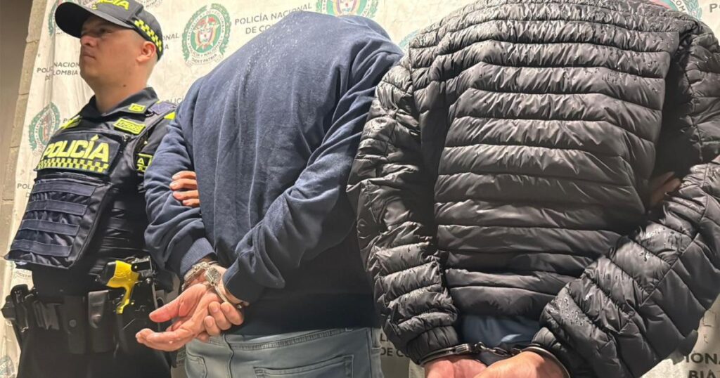 Capturan a fleteros que iban a robar tres cadenas de oro Capturan a fleteros que iban a robar tres cadenas de oro