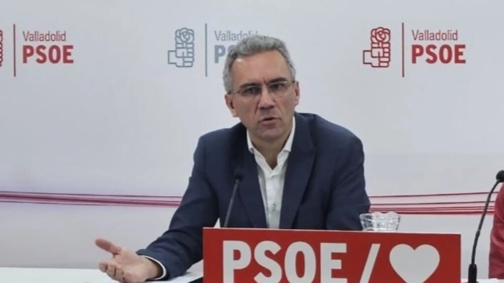Dimite Javier Izquierdo, miembro de la Ejecutiva del PSOE, en plena crisis por las denuncias de acoso Dimite Javier Izquierdo, miembro de la Ejecutiva del PSOE, en plena crisis por las denuncias de acoso
