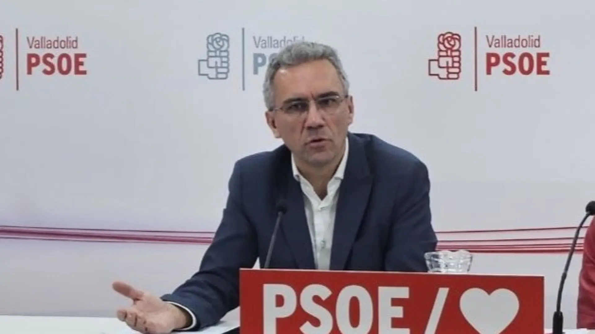Dimite Javier Izquierdo, miembro de la Ejecutiva del PSOE, en plena crisis por las denuncias de acoso